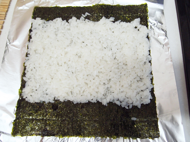 アルミホイルを使った巻き寿司の作り方